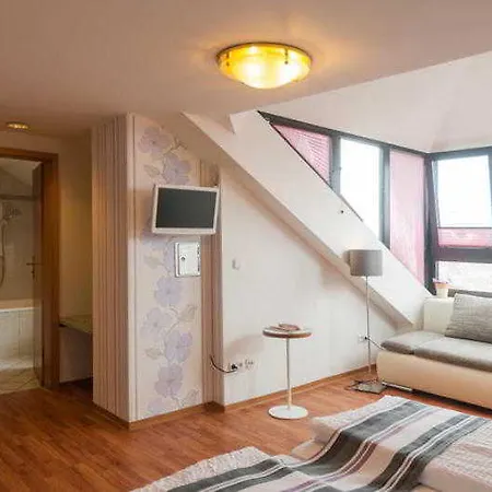 Rothenburger Hof Otel 2*