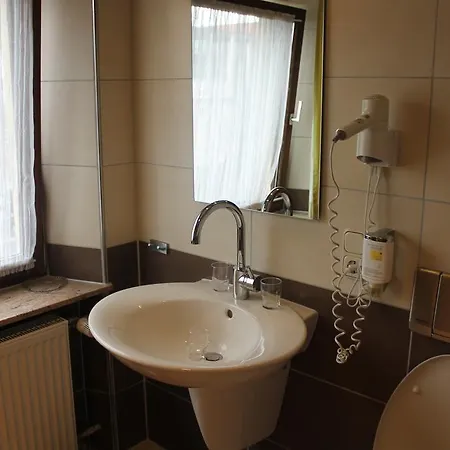 מלון Rothenburger Hof 2*