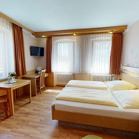 Hotel Rothenburger Hof 2*