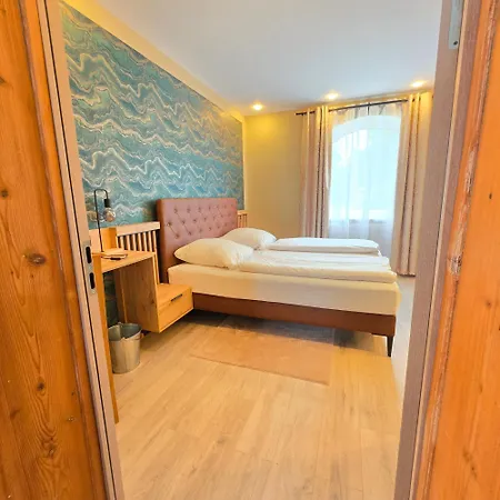 Hotel Rothenburger Hof 2*